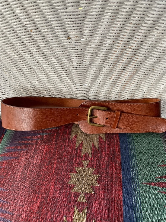 Accessories - Italian Leather Belt with Brass Buckle